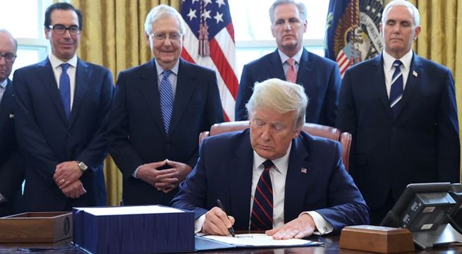 Estados Unidos repartirá cheques de ayuda de 1.200 dólares con el nombre de Donald Trump