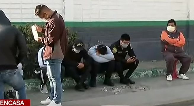 Policías con signos de coronavirus sufren por atención [Video]