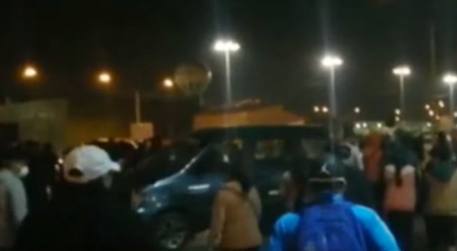 Decenas causaron desorden e ingresaron violentamente al mercado de Santa Anita [VIDEO]