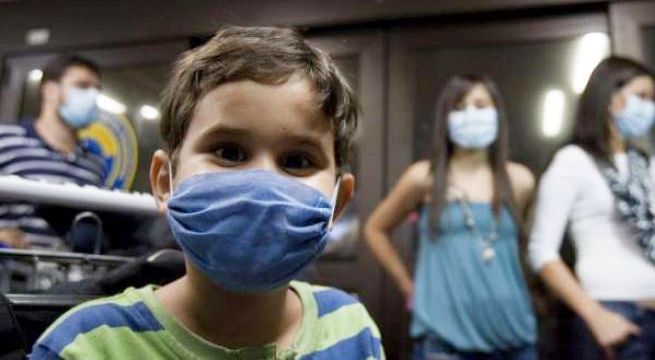 Epidemiólogos británicos aseguran que los niños con Covid-19 son menos contagiosos que los adultos