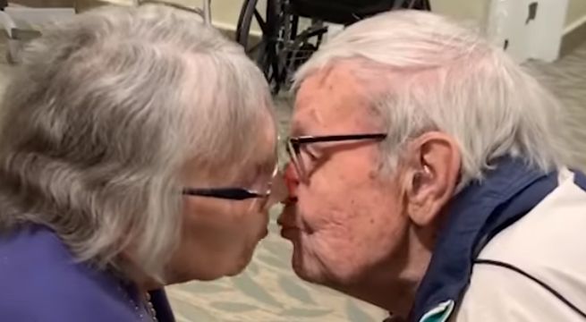Abuelitos separados por las restricciones del Covid-19 protagonizan un conmovedor reencuentro
