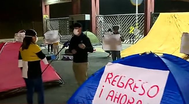 San Marcos: Estudiantes duermen en la calle y piden ingresar a residencia