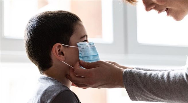 Especialistas señalan que las mascarillas son muy peligrosas para niños menores de dos años