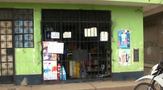 Mujer con cuchillo desató el pánico en una bodega de El Agustino [VIDEO]