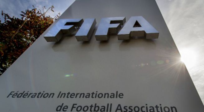 Futbolistas podrán jugar en hasta tres clubes por temporada para mitigar impacto Covid-19