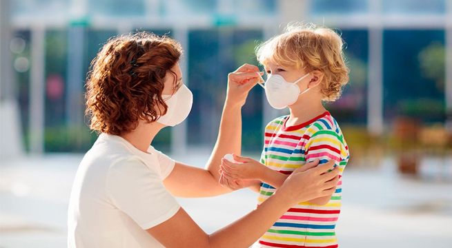 Estudio señala que los menores de 20 años son menos de la mitad de susceptibles al Covid-19