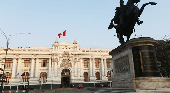 Congreso: aprueban crear dos escaños para peruanos en el exterior
