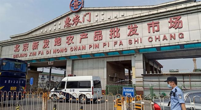 Encuentran rastros de coronavirus en secciones de pescados y carnes del mercado de Pekín