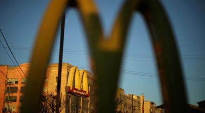 Acusan a McDonald's de despedir a un empleado que la demandó por falta de protección anti Covid-19