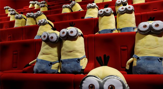 Pobladores de Francia regresan al cine en medio de la pandemia acompañados de minions