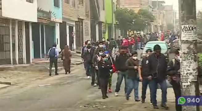 Paro de transportistas: usuarios hicieron largas colas para entrar a estación Bayóvar