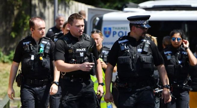 Policías terminan heridos al intentar detener una fiesta ilegal en medio de la pandemia