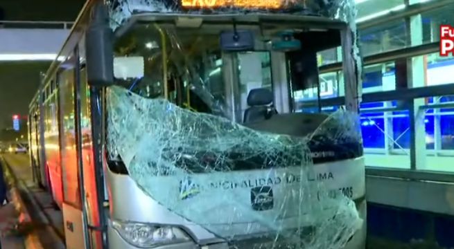 Metropolitano: 25 heridos dejó triple choque de buses en la estación Canadá
