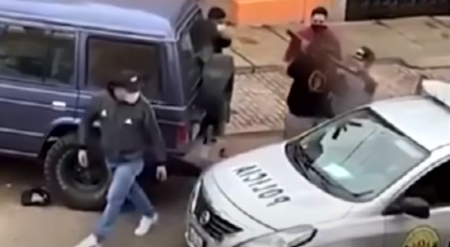 La Perla: menor de edad intentó arrebatarle el fusil a un policía [VIDEO]