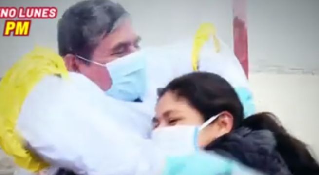 Campeona de natación y su padre se abrazan después de 120 días [VIDEO]