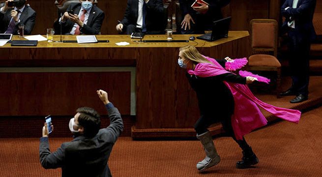 Diputada chilena causa sensación al correr como Naruto tras aprobación de proyecto [Video]