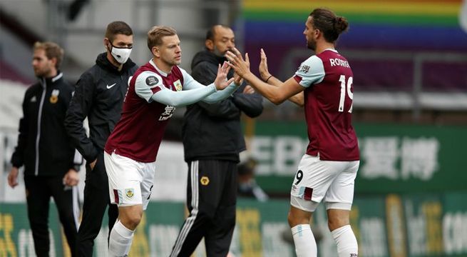 Equipos de la Premier League quieren volver a los tres cambios por partido