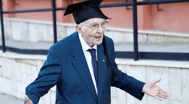 Está a punto de cumplir 97 años y se gradúa con honores en la universidad