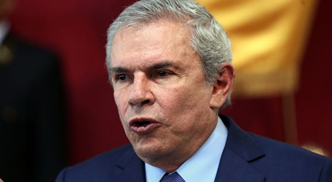 Luis Castañeda Lossio fue internado de emergencia en el hospital Rebagliati