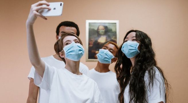 La OMS señala que los adultos jóvenes lideran los contagios de coronavirus
