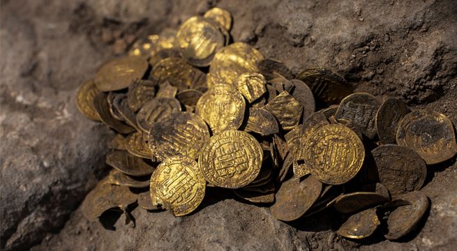 Encuentran tesoro escondido de monedas de oro de hace 1.000 años