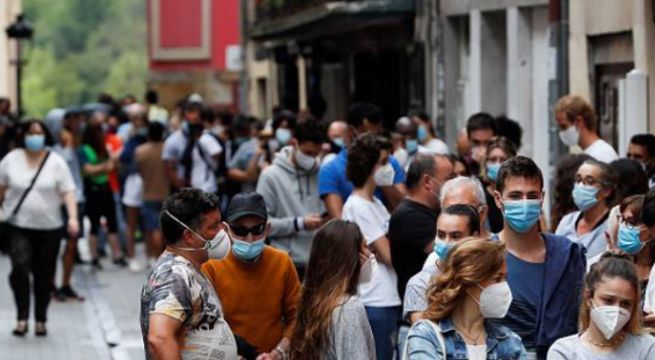 Conoce al androide que te recuerda que debes usar mascarilla