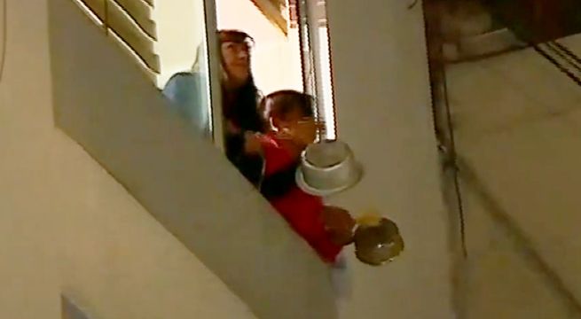 Vecinos realizan cacerolazo frente a casa de Karem Roca Luque [VIDEO]