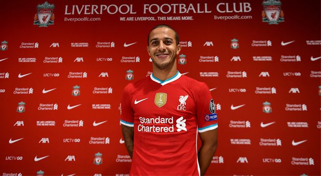 Thiago Alcántara fue presentado como nuevo jugador del Liverpool