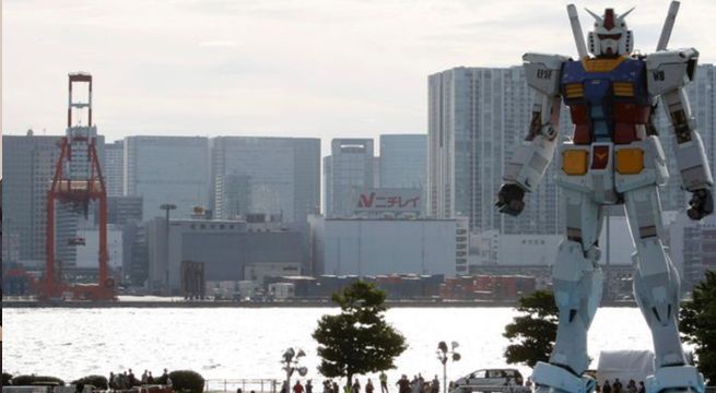 Video de robot gigante en la bahía de Yokohama recibe millones de vistas en Twitter