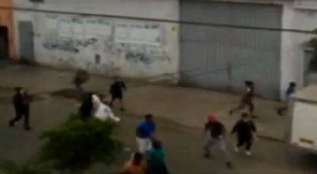 Comerciantes informales atacaron a fiscalizadores durante operativos en La Victoria