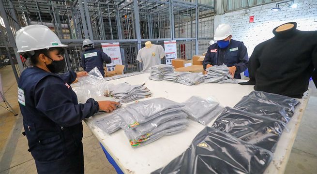 Comenzó entrega a ‘Compras a MYPErú’ de prendas confeccionadas para la Policía Nacional