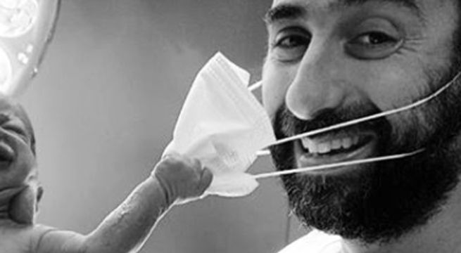 Bebé recién nacido intentó quitarle la mascarilla a su médico