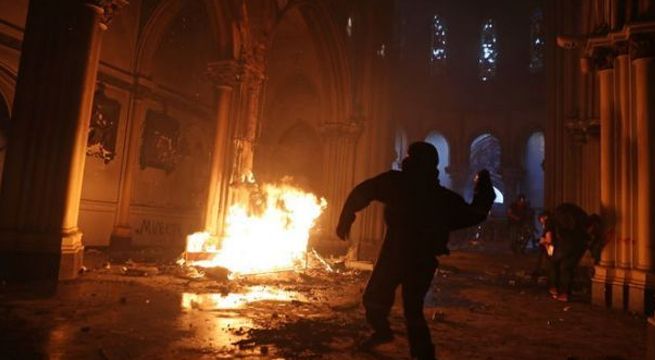 Jornada de protestas en Chile deriva en violencia y choques con policía