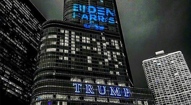 Proyectan propaganda de Joe Biden en la Torre Trump de Chicago [VIDEO]