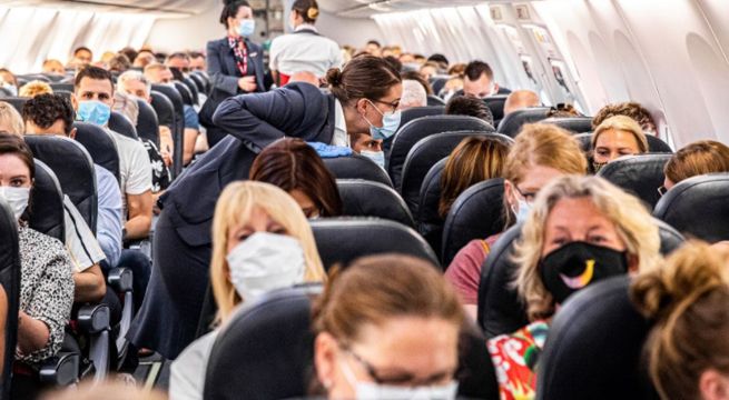 La OMS señala que el riesgo de transmisión de COVID-19 en vuelos es muy bajo pero no cero