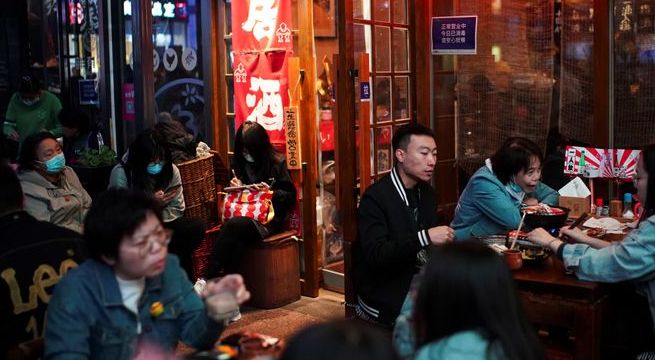La relajación de las restricciones reactiva el consumo en China