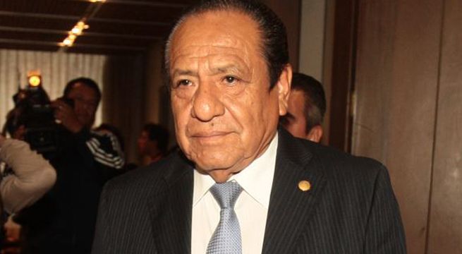 Máximo San Román es el único precandidato presidencial del partido Contigo