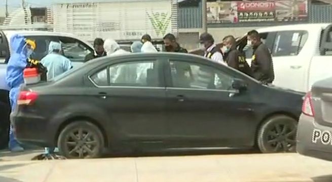 Hombre sin vida es hallado dentro de un auto en la Panamericana Sur