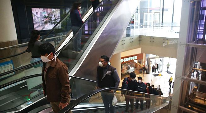 Niños de más de 12 años y adultos mayores sí pueden acudir a centros comerciales