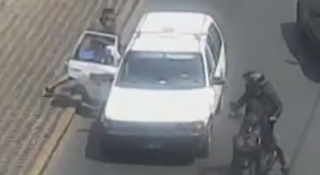 Centro de Lima: captan violento asalto a pasajera de taxi en Barrios Altos