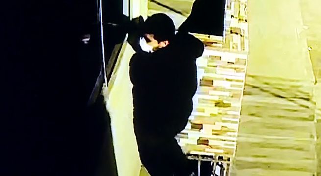 Chorrillos: captan ingreso de ladrones a segundo piso en pleno toque de queda [VIDEO]