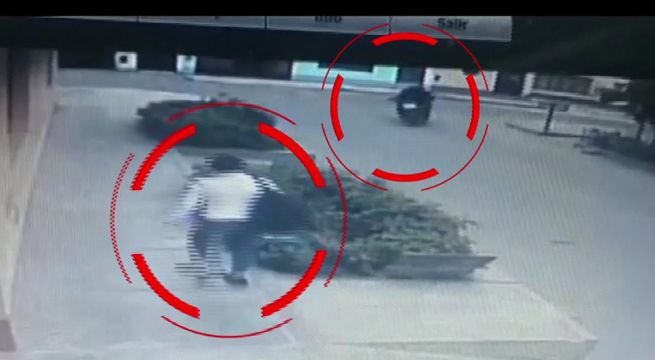 Delincuentes disparan y arrastran a joven para robarle celular en San Martín de Porres