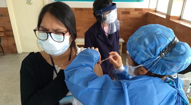 Vacúnate y evita aglomeraciones: Minsa atenderá a adultos de lunes a sábado