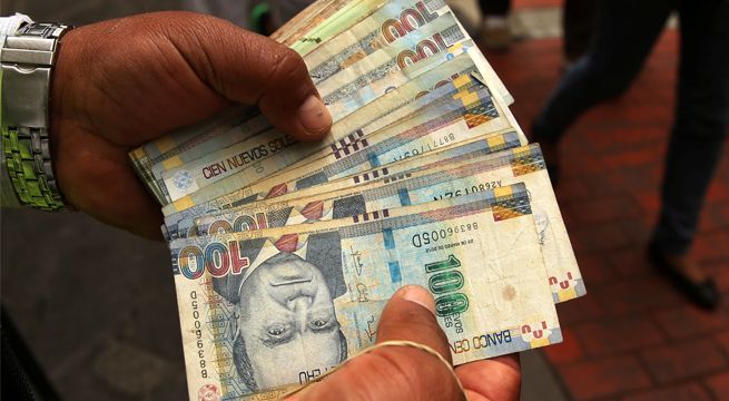 Mercados peruanos se derrumban tras destitución del presidente Vizcarra