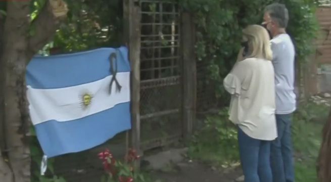 Fanáticos de Diego Maradona se congregan en su casa de la infancia en Villa Fiorito [VIDEO]
