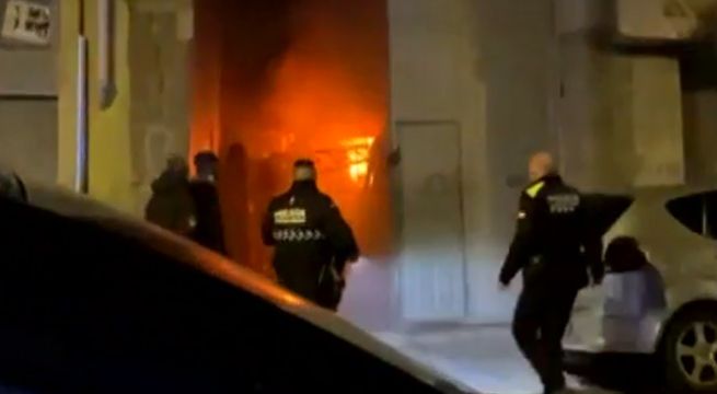 Al menos dos muertos dejó incendio en fábrica abandonada de España