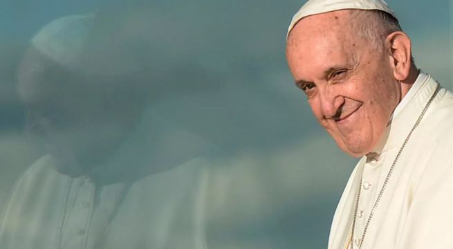 Papa Francisco recibe carnet de socio número 1 de club argentino Boca Juniors
