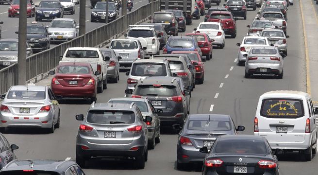 Gobierno restringe uso de vehículos particulares para Navidad y Año Nuevo