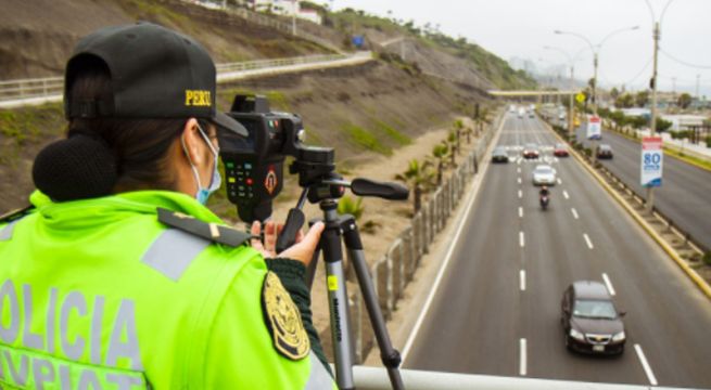 Multarán con S/ 774 a conductores que no respeten límites de velocidad en la Costa Verde