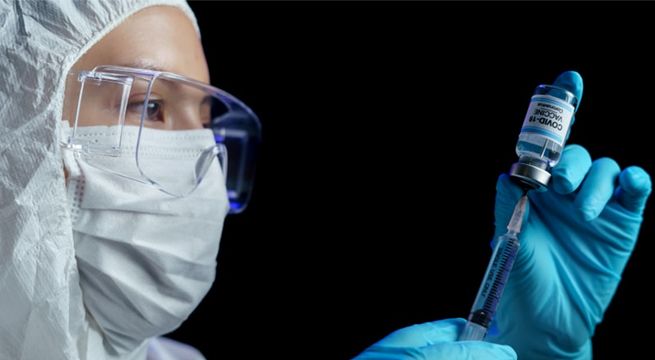 Farmacéuticas prueban vacunas para comprobar su efectividad frente a la nueva cepa del coronavirus